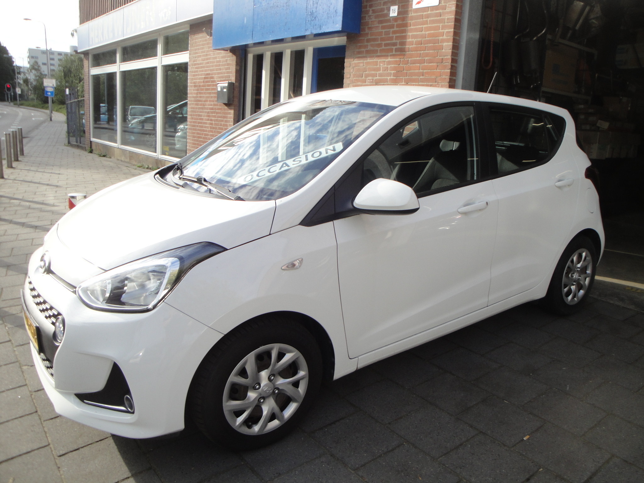 Hyundai i10 Comfort + SmartPack (1eEig.) 5-Drs. met o.a. Audio, Airco, Cruise-Control, Navigatie, A.Parkeersens., 4.Seiz.banden, etc.