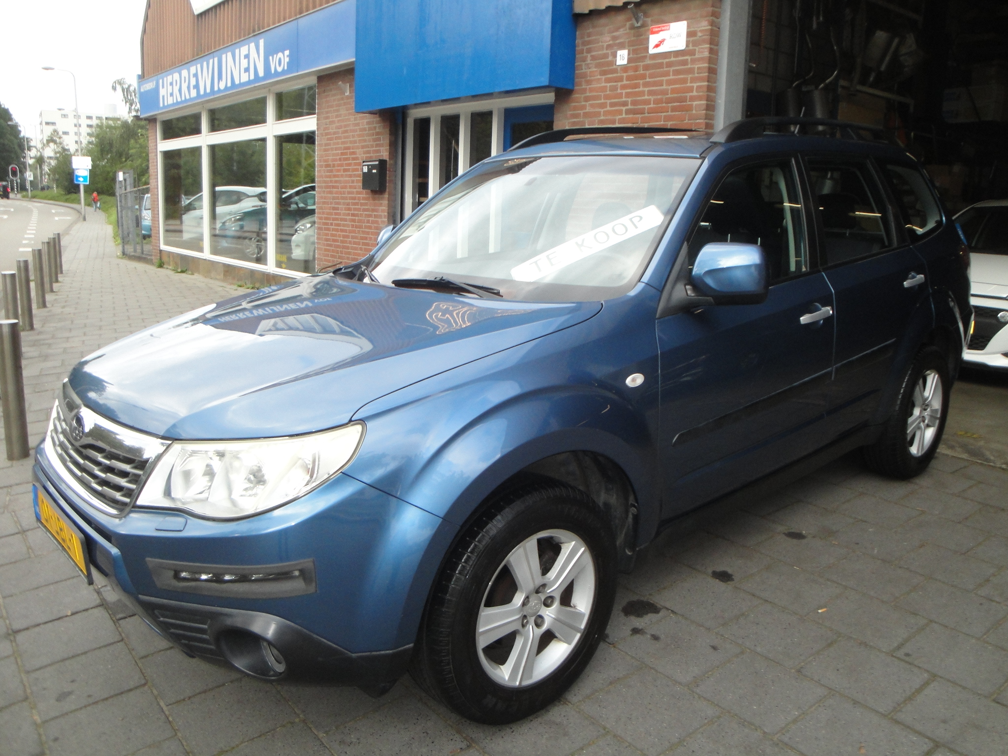 Subaru Forester 2.0 Comfort AWD (1eEig.) met o.a. Audio, Climate- en Cruise-Control, LM-velgen, El. Pan.-dak, Trekh., etc.